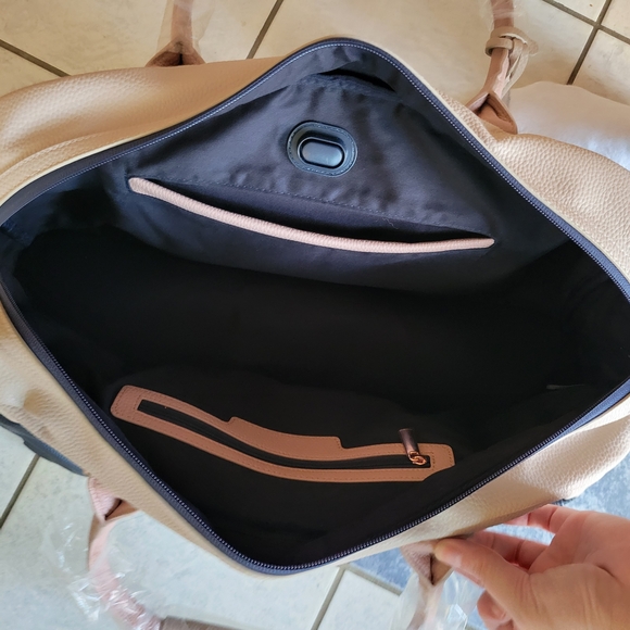 Caboodles NWT Beige & Black Weekender Travel Bag | Carry-On Overnight Tote - Picture 9 of 9